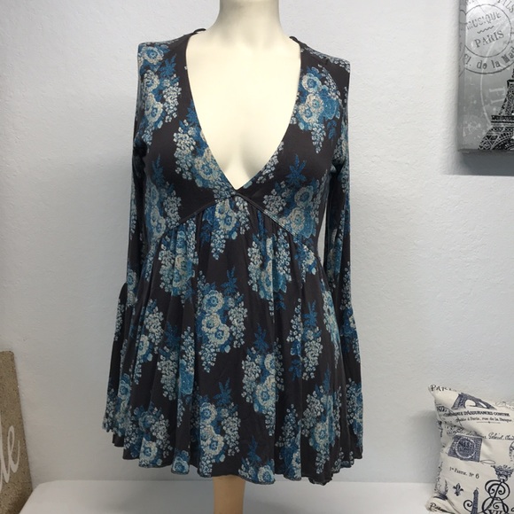 Free People | Deep V-neck, Speak Easy Floral Bell Sleeve Boho Blouse - Small - Picture 7 of 9